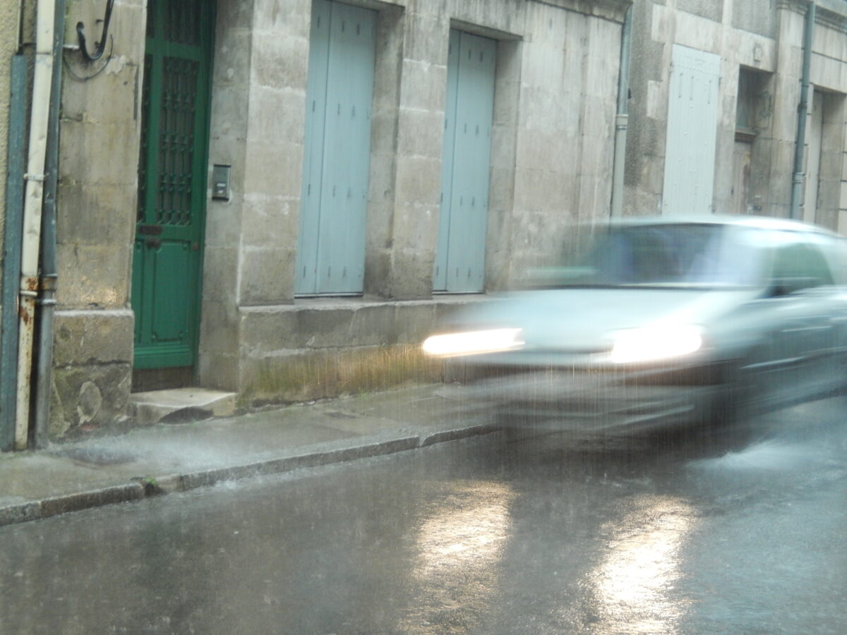 La pluie fait des claquettes – la lluvia hace claqué
