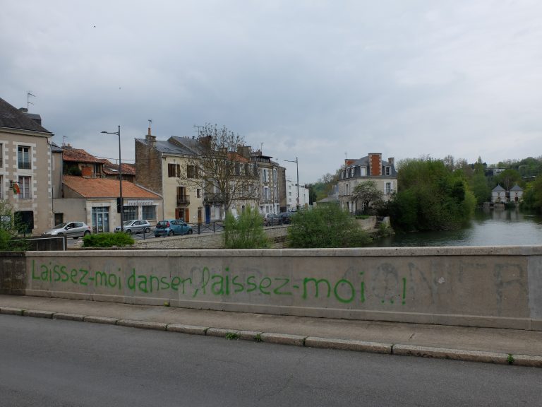 Laissezmoi chanter ! Un flâneur à Poitiers