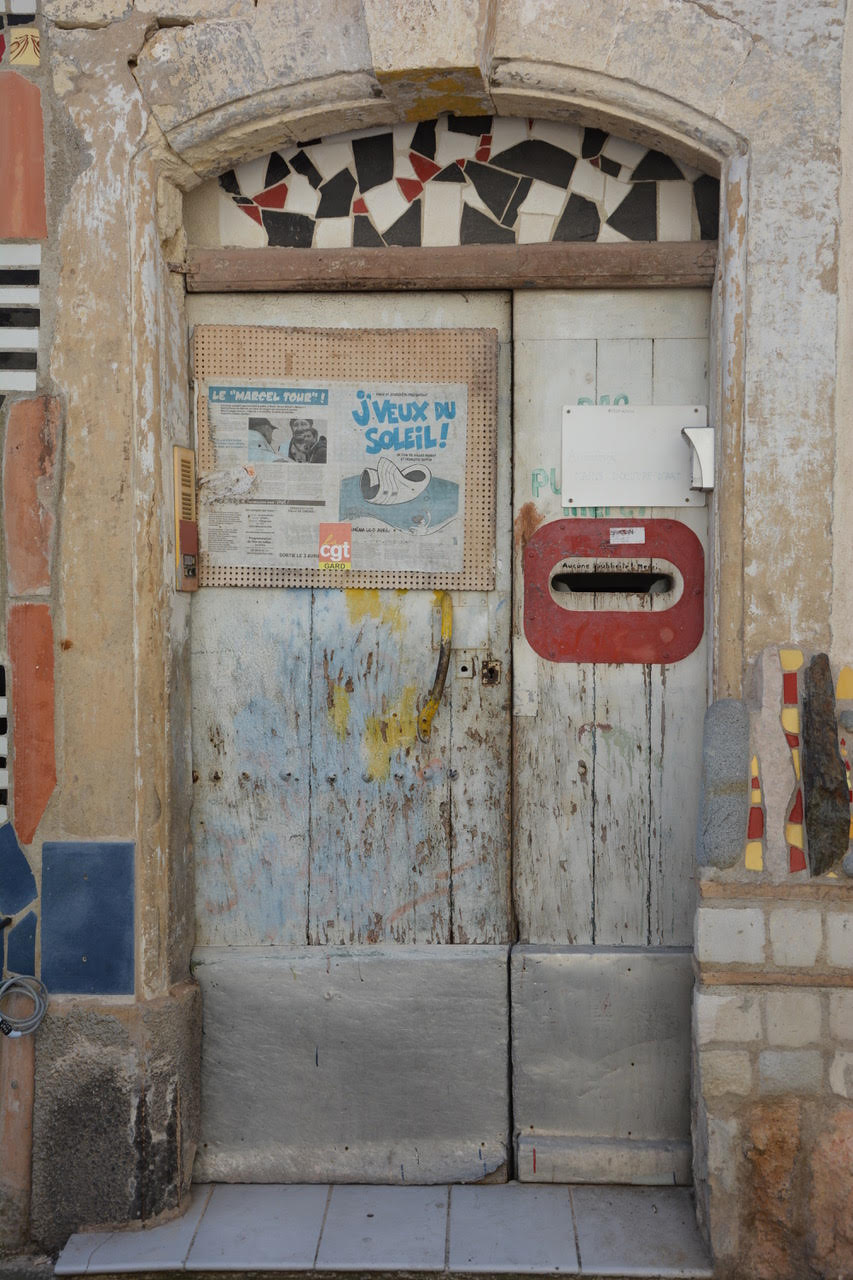 À Nîmes, rue BecdeLièvre