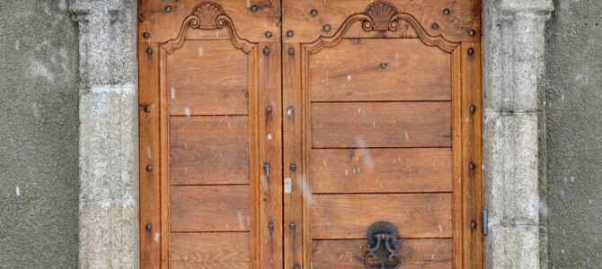 Une porte de Sainte Urcize dans le Cantal